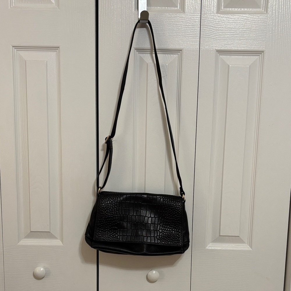 Chic Black Crocodile-Patterned Leather Shoulder B… - image 1